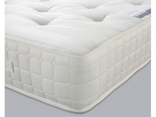 Image of the corner of the Essential Pocket 1000 Mattress.